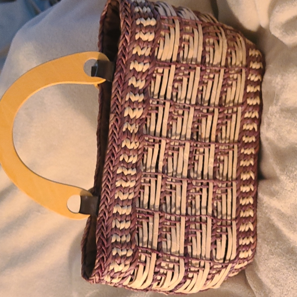 Woven straw bag with wooden handles, medium size, summer bag